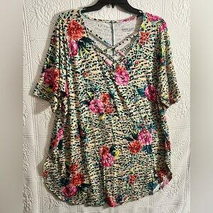 Torrid Size 3 3X Floral Knit Top Short Sleeve Super Soft